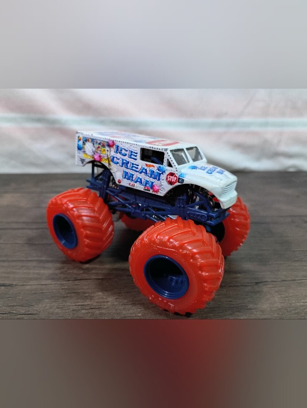 Hot Wheels Monster Jam Truck 1:64 Clear Crushers Like Color Treads Red Ice Cream